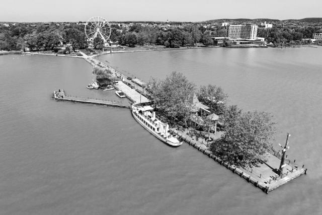 Egy fiatal férfi halt meg a keszthelyi strandon Egy fiatal férfi halt meg a keszthelyi strandon