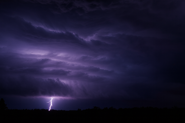 A szombat hajnali vihar sok munkát okoz a tűzoltóknak A szombat hajnali vihar sok munkát okoz a tűzoltóknak
