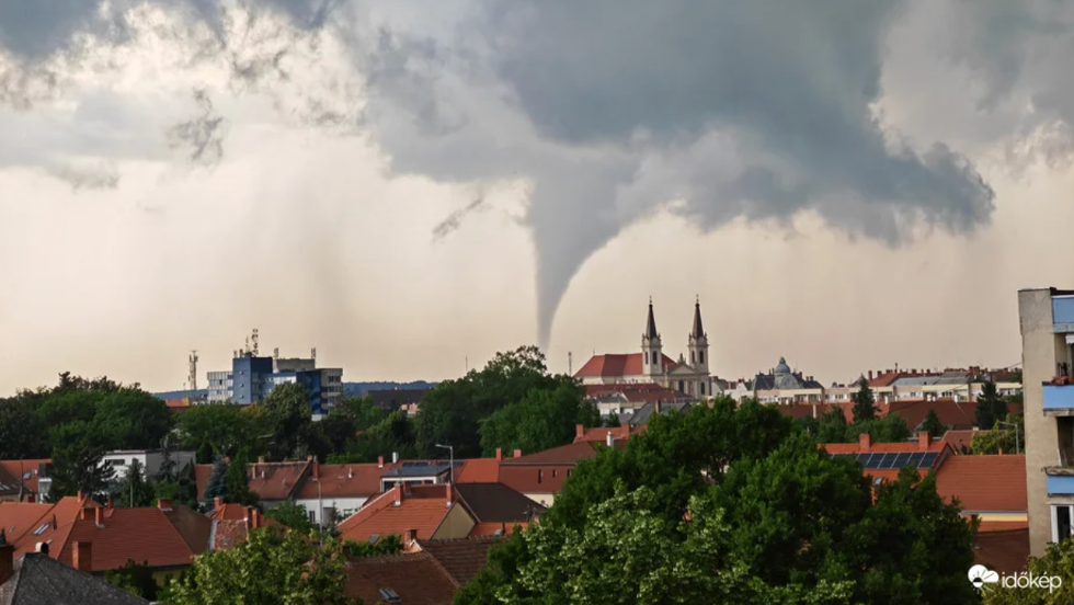 Tornádó csapott le Szombathelyre Tornádó csapott le Szombathelyre
