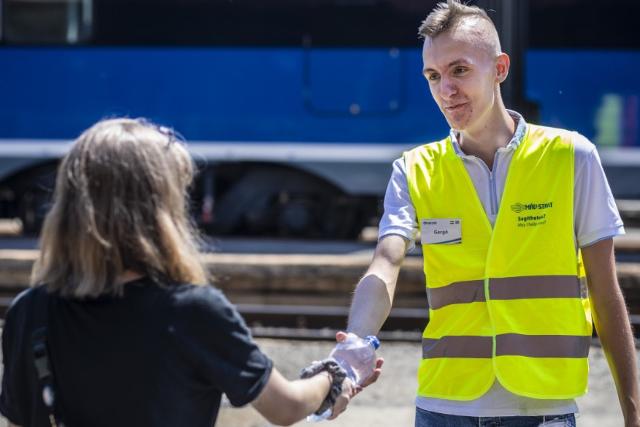 Vízosztás a pályaudvarokon és az autóbusz-állomásokon Vízosztás a pályaudvarokon és az autóbusz-állomásokon