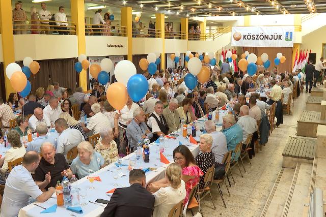 Köszönetet mondtak a segítőknek Köszönetet mondtak a segítőknek