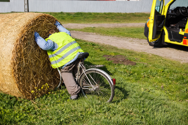 Bajba jutott szalmab�buhoz riasztott�k a ment�ket