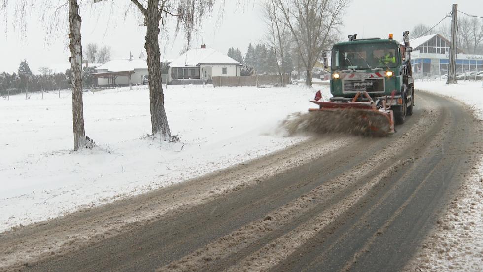 Havazás Zalaegerszegen: folyamatos a síkosságmentesítés Havazás Zalaegerszegen: folyamatos a síkosságmentesítés
