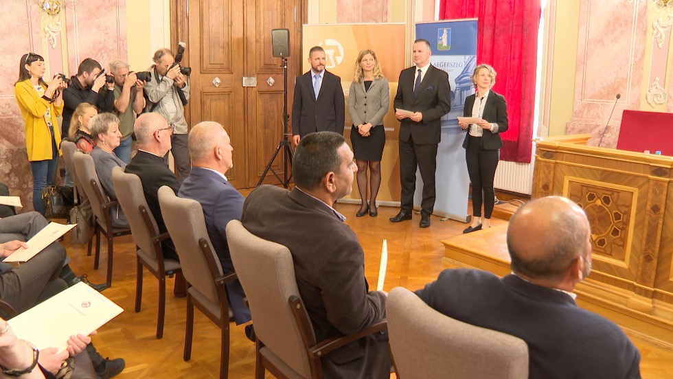 Ünnepélyesen beiktatták az ülnököket Zalaegerszegen Ünnepélyesen beiktatták az ülnököket Zalaegerszegen