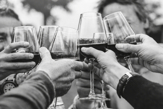 Ez t�rt�nik az agyunkkal, ha naponta p�r korty alkoholt elfogyasztunk