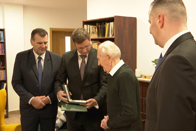 Köztársasági elnöki kitüntetést kapott dr. Marx Gyula Köztársasági elnöki kitüntetést kapott dr. Marx Gyula
