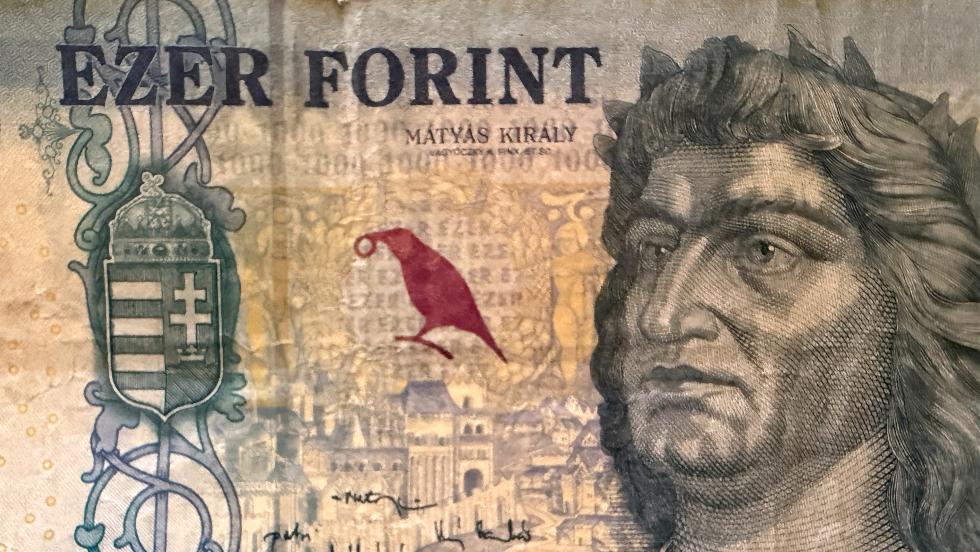 Megjelentek az új ezer forintos bankjegyek
Megjelentek az új ezer forintos bankjegyek