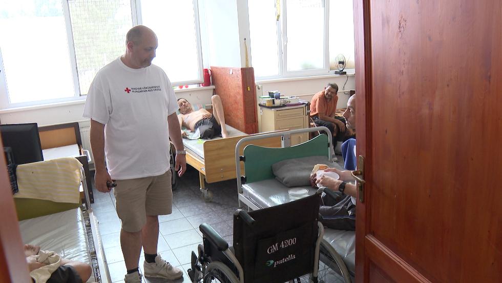 A hajléktalanokra is fokozottan figyelnek a hőségben A hajléktalanokra is fokozottan figyelnek a hőségben