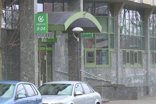 Meg�jul a zalaegerszegi OTP sz�kh�z