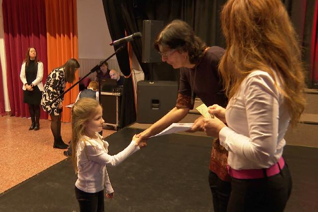 Vers- s mesemond versenyt rendeztek az Apczaiban 