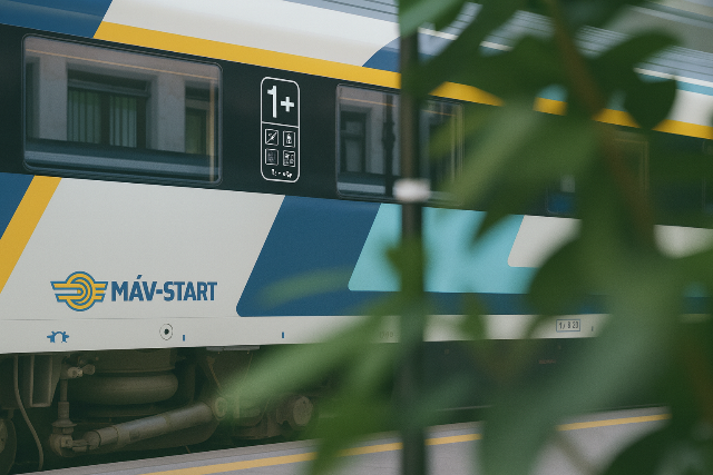 Egymstl 400 mterre llt meg kt vonat Nagyttnynl
