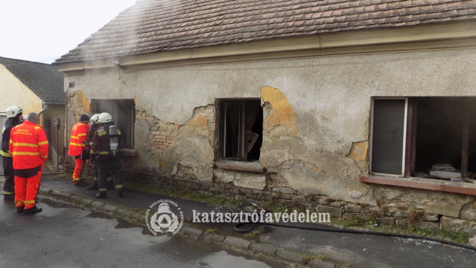 Tragikus lakástűz, meghalt egy idős férfi Keszthelyen Tragikus lakástűz, meghalt egy idős férfi Keszthelyen