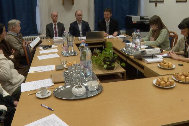 K�tetek, konferenci�k, kutat�s: �v�rt�kel� sajt�t�j�koztat� a lev�lt�rban