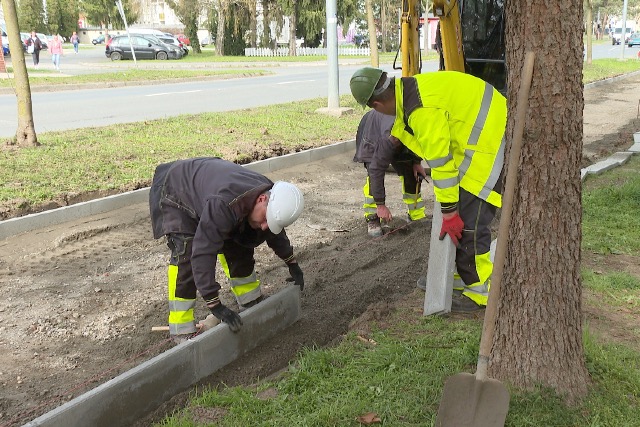 Zajlik a jrdafeljts a Gasparich utcban