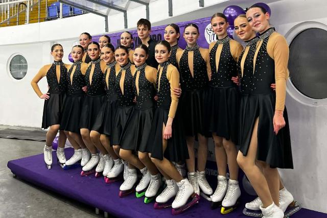 Er�s mez�nyben bizony�tottak az Ice Stars Egyes�let szinkronkorcsoly�z�i