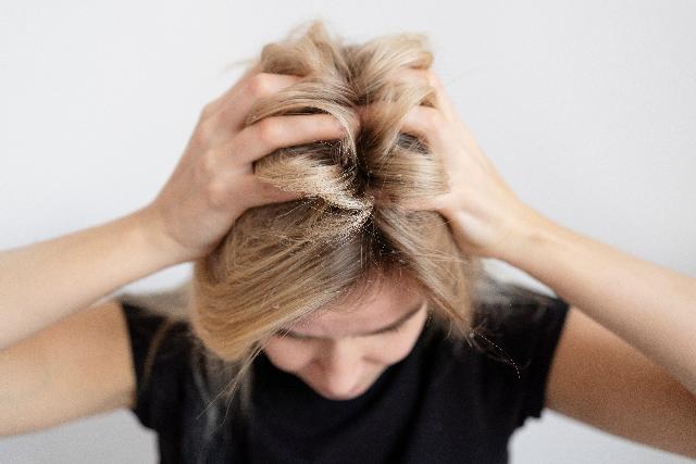 Hajhullás: nem csak vitaminhiány állhat a háttérben Hajhullás: nem csak vitaminhiány állhat a háttérben