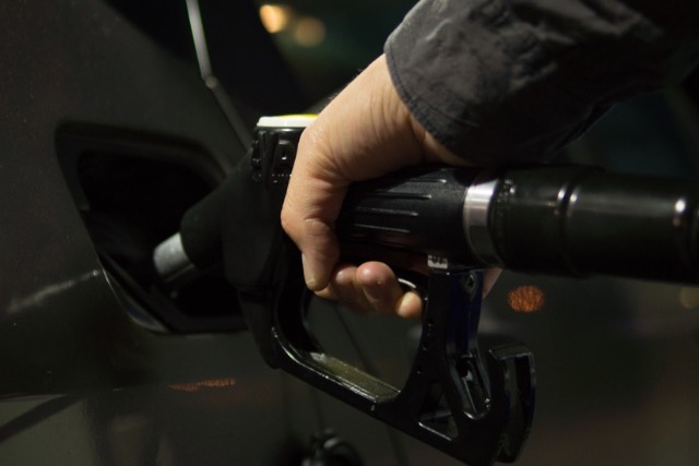Húsz forinttal is csökkenhet a benzinár