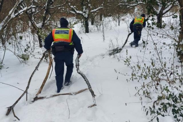 Fagy, h�, �nos es�: rend�r�k seg�tett�k a r�szorul�kat Zala v�rmegy�ben