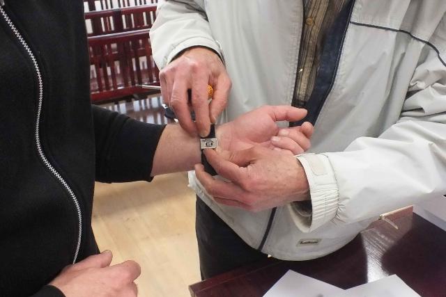 Az orsz�gban els�k�nt Cs�m�d�ren vigy�z nyomk�vet� technikai eszk�z csal�don bel�li er�szak �ldozat�ra