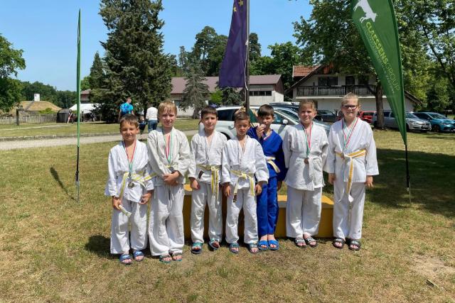 Éremeső Kaszón: 24 versenyzővel 23 érmet szerzett a Zalaegerszegi Judo SE
Éremeső Kaszón: 24 versenyzővel 23 érmet szerzett a Zalaegerszegi Judo SE