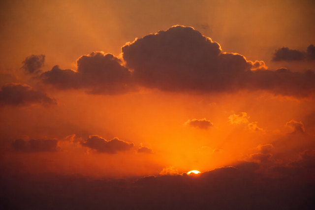 Itt van a meteorol�giai �sz - m�r f�l nyolc el�tt s�t�tedik