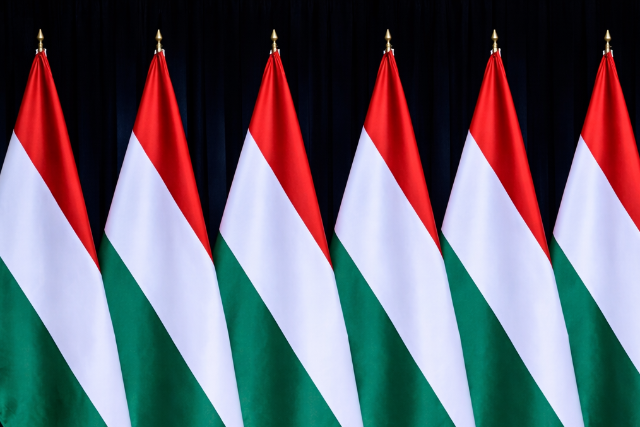 �k kaptak id�n Kossuth- �s Sz�chenyi-d�jat