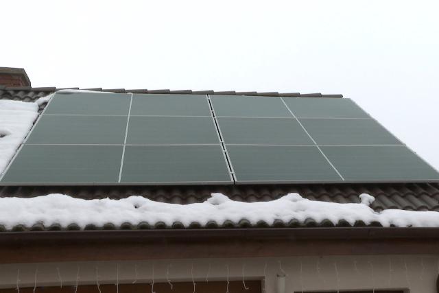 Lakoss�gi p�ly�zat napelemhez