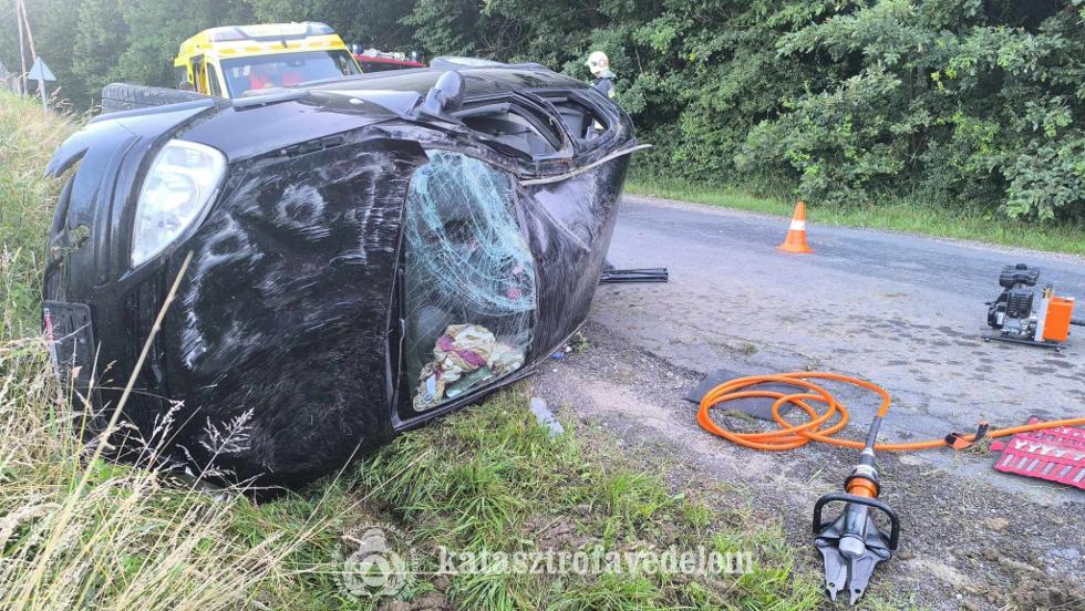 Árokba hajtott egy autó Szatta külterületén Árokba hajtott egy autó Szatta külterületén
