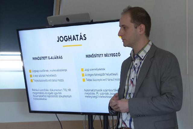 Min�s�tett e-al��r�s v�llalkoz�knak