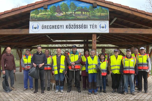 K�rnyezetv�delmi akci�ra v�rt�k a r�sztvev�ket az �reghegyen