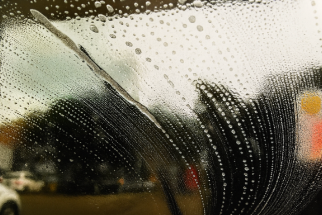 Sivatagi por �rkezik h�tf�n, emiatt s�ros es�re kell k�sz�lni