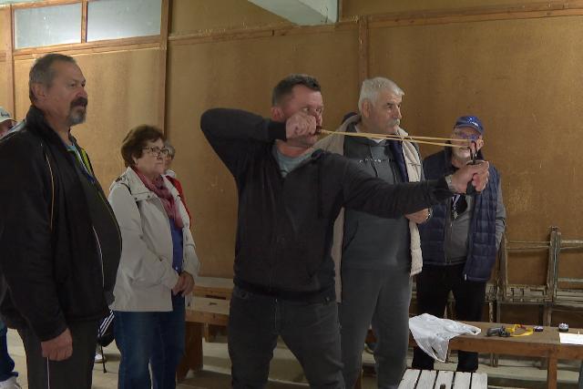 Haditornát tartottak a szépkorúaknak Haditornát tartottak a szépkorúaknak