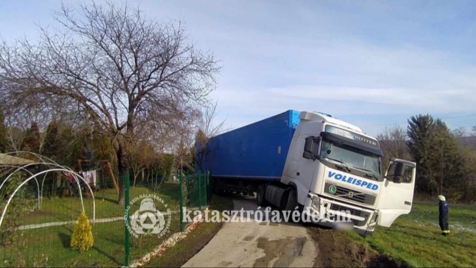 Elakadt egy kamion Zalaegerszegen Elakadt egy kamion Zalaegerszegen