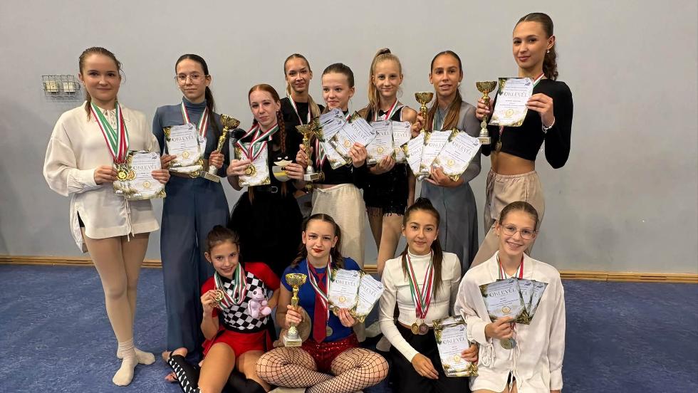 Tizenh�rom �remmel kezdte az �szi versenyszezont a Press Dance
