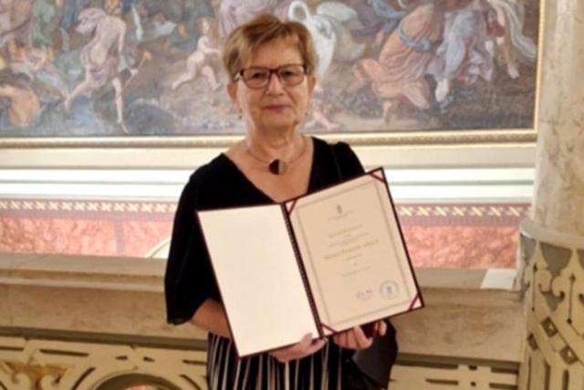Mra Ferenc-djban rszeslt Bres Katalin trtnsz-fmuzeolgus