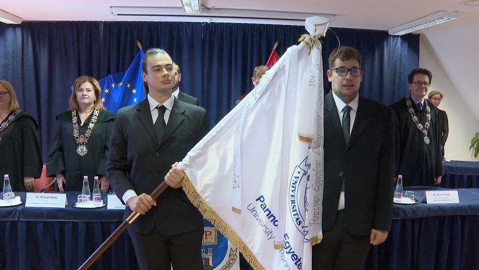 Tanévnyitó ünnepség az egyetemen Tanévnyitó ünnepség az egyetemen