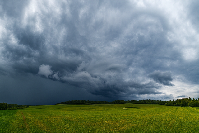 Csütörtökön érkezik a hidegfront, vége a kánikulának Csütörtökön érkezik a hidegfront, vége a kánikulának