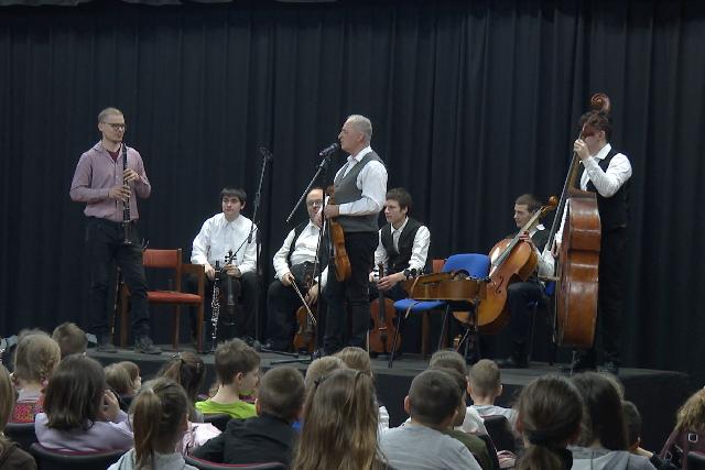 N�pzenei foglalkoz�st tartottak a Keresztury VMK-ban