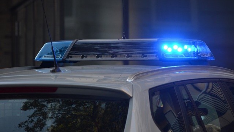 Robbantottak egy családi háznál, egy rendőr meghalt, több megsérült Esztergomban Robbantottak egy családi háznál, egy rendőr meghalt, több megsérült Esztergomban