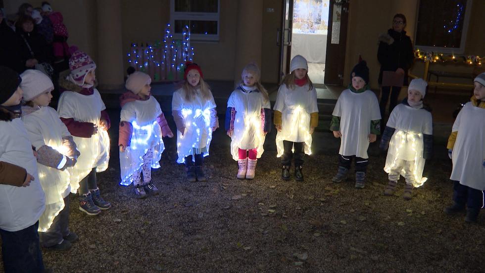 Karácsonyváró délután a Radnóti oviban Karácsonyváró délután a Radnóti oviban