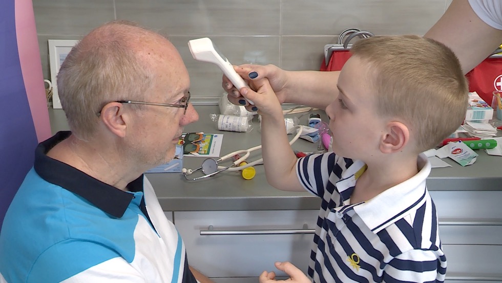 Játékosan tekinthettek be a gyógyítás világába a gyerekek Zalaegerszegen Játékosan tekinthettek be a gyógyítás világába a gyerekek Zalaegerszegen