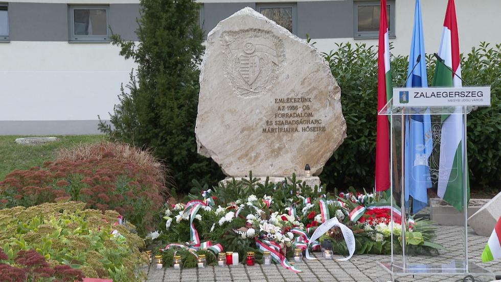 1956 – A hősökre emlékeztek 1956 – A hősökre emlékeztek