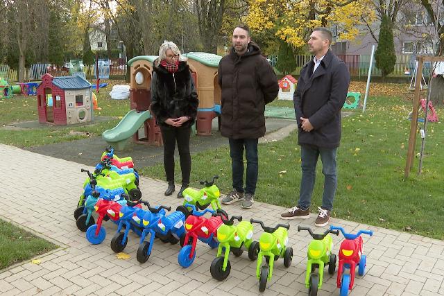 j kismotorok rkeztek a blcsdkbe  