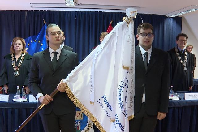 Tanévnyitó ünnepség az egyetemen Tanévnyitó ünnepség az egyetemen