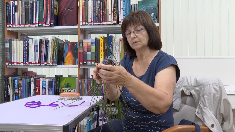 Levendula buzogányt készítettek a Deák-könyvtárban Levendula buzogányt készítettek a Deák-könyvtárban