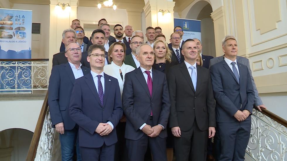 Miniszterek és miniszterhelyettes Zalaegerszegen – eredményes volt a Megyei Jogú Városok Szövetségének közgyűlése Miniszterek és miniszterhelyettes Zalaegerszegen – eredményes volt a Megyei Jogú Városok Szövetségének közgyűlése