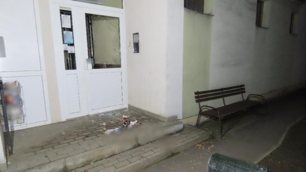 Megrongált bejárat, vérnyomok – gyorsan azonosították a zalaegerszegi férfit Megrongált bejárat, vérnyomok – gyorsan azonosították a zalaegerszegi férfit