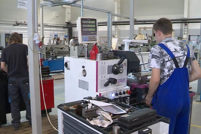 Gyártás korszerű eszközökkel
Gyártás korszerű eszközökkel
