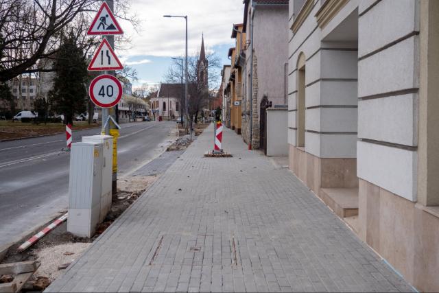 Megújult a Hunyadi utcai járda Zalaegerszegen Megújult a Hunyadi utcai járda Zalaegerszegen