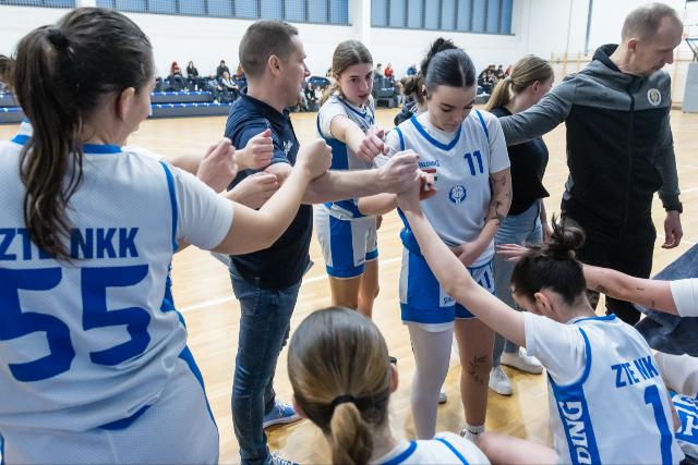 Neh�z feladat v�r a ZTE NKK-ra Sopronban